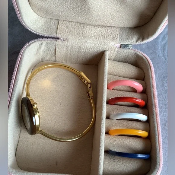 GUCCI bangle watch with set of bezels🧡🤍💙❤️ - Picture 3 of 10